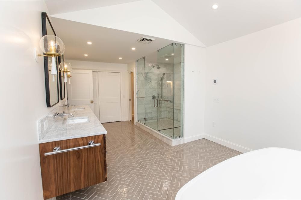 Poor Farm Road Bathroom image 3